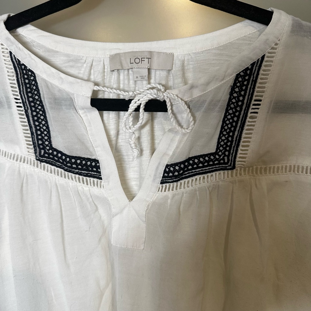 LOFT Size M White with Navy Embroidered Top - Picture 6 of 6